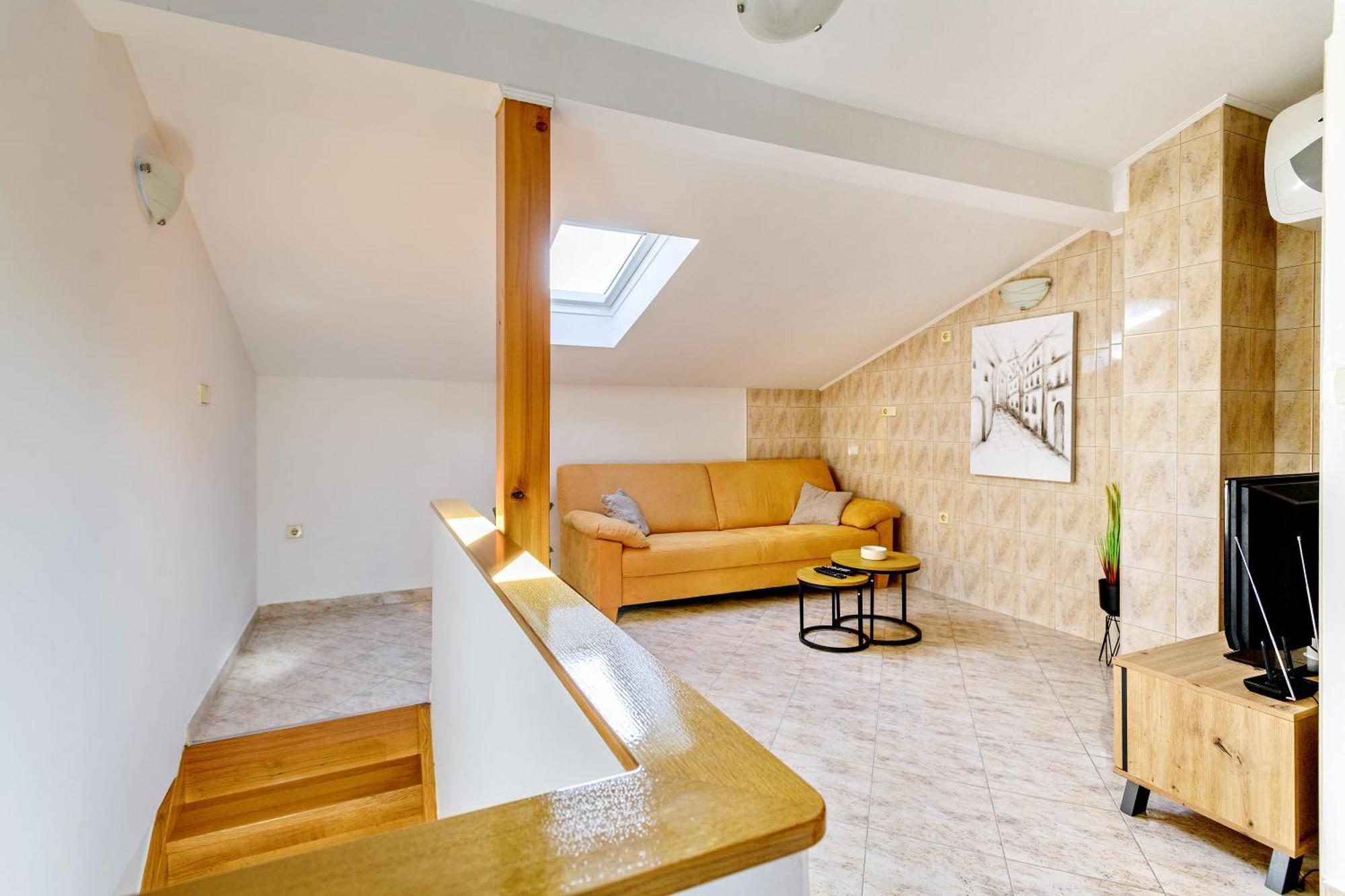 Duplex In Peaceful Area - Apartment