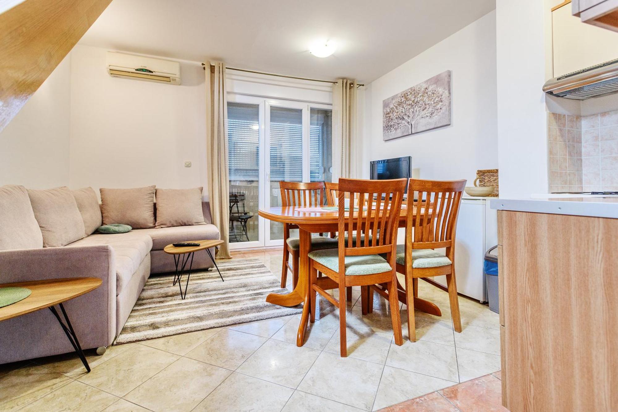 Duplex In Peaceful Area - Apartment *